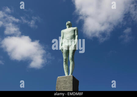 Die Reise-Statue des isländischen Künstlers Steinunn Thorarinsdottir Blick auf die Mündung des Humber im Stadtzentrum von Hull UK Stockfoto