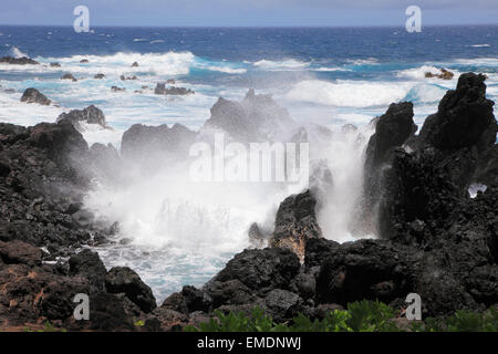 Hawaii, Big Island, Laupahoehoe Point Beach Park, Wellen, Felsen, Stockfoto