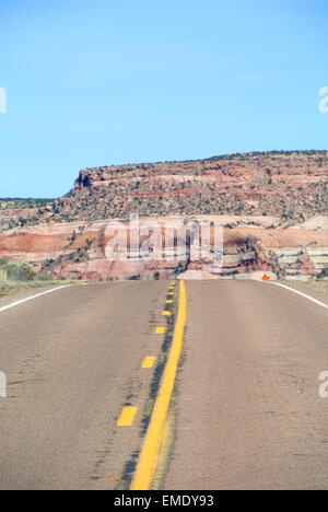 Anzeigen der alten Route 66 zweispurige Straße in New Mexico usa Stockfoto