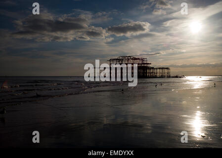 Brightons verlassenen Pier West, Ebbe Stockfoto