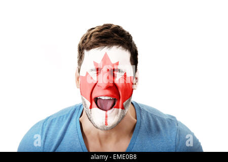 Schreienden Mann mit Kanada Flagge auf Gesicht. Stockfoto