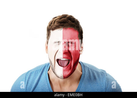 Schreienden Mann mit Malta Flagge auf Gesicht. Stockfoto