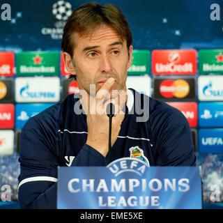 FC Porto-Trainer Julen Lopetegui spricht während einer Pressekonferenz in der Allianz Arena in München, Deutschland, 20. April 2015. FC Porto stellen FC Bayern München in der Champions League Viertelfinale zweiten Bein Fußballspiel am 21. April 2015. Foto: SVEN HOPPE/dpa Stockfoto