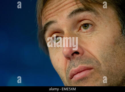 FC Porto-Trainer Julen Lopetegui spricht während einer Pressekonferenz in der Allianz Arena in München, Deutschland, 20. April 2015. FC Porto stellen FC Bayern München in der Champions League Viertelfinale zweiten Bein Fußballspiel am 21. April 2015. Foto: SVEN HOPPE/dpa Stockfoto