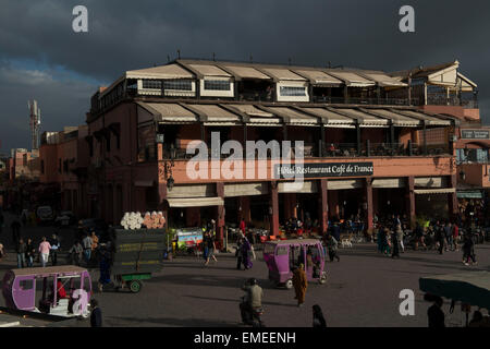 Platz Jamaa el Fna und Marktplatz in Marrakesch, Marokko. Auch Platz Djemaa el-Fna, Djema el Fna oder Djemaa el-Fna Stockfoto