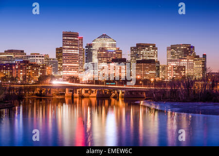 Rosslyn, Arlington, Virginia, USA Skyline auf dem Potomac River. Stockfoto