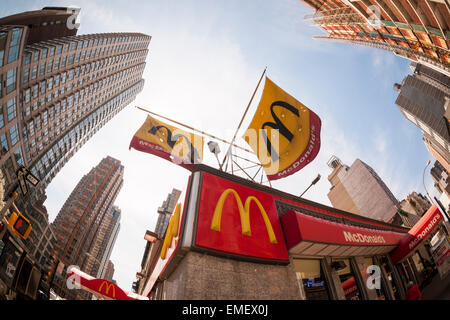 McDonald's-Restaurant in der Stadtmitte am Sonntag, 19. April 2015 in New York. (© Richard B. Levine) Stockfoto