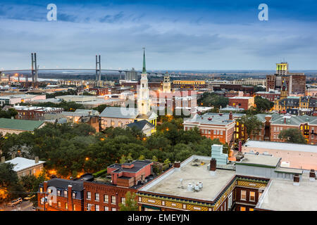 Savannah, Georgia, USA downtown in der Abenddämmerung. Stockfoto