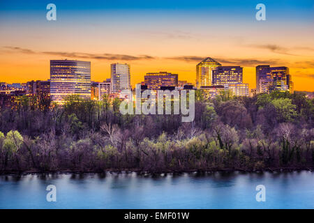 Rosslyn, Arlington, Virginia, USA Skyline der Stadt auf dem Potomac River. Stockfoto