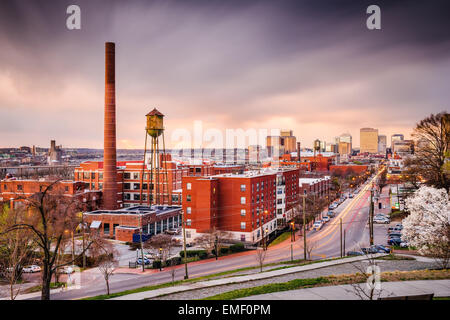 Richmond, Virginia, USA die Skyline Innenstadt über Main Street. Stockfoto