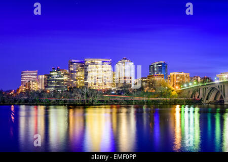 Rosslyn, Arlington, Virginia, USA Skyline der Stadt auf dem Potomac River. Stockfoto