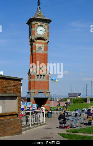 Morecambe Lancashire: The Clock Tower ist eine Sehenswürdigkeit auf Morecambe promenade Stockfoto