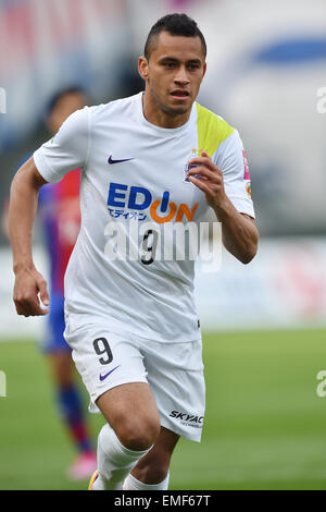 Tokio, Japan. 18. April 2015. Douglas (Sanfrecce) Fußball /Soccer: 2015 J1 Liga 1. Etappe Match zwischen F.C. Tokyo 1-2 Sanfrecce Hiroshima Ajinomoto-Stadion in Tokio, Japan. © AFLO/Alamy Live-Nachrichten Stockfoto