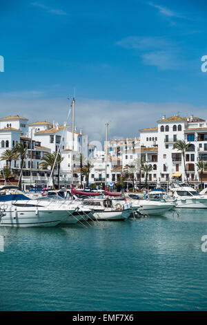 Der Hafen Hafen Puerto De La Duquesa Costa Del Sol Spanien Stockfoto