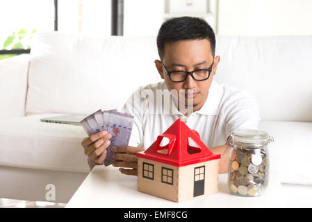 asiatische lässig männlich und Haus Darlehen Stockfoto