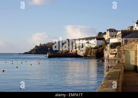 Riverside befindet sich auf dem Fluss Fowey in Fowey, Cornwall, England, UK. Stockfoto