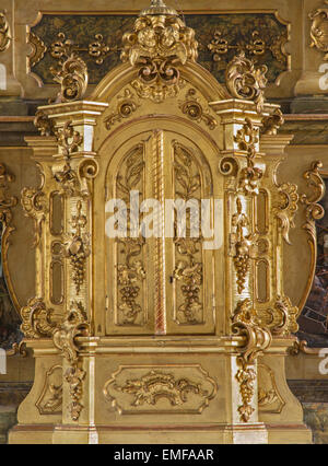 TRNAVA, Slowakei - 3. März 2014: Tabernacla auf dem Seitenaltar von St. Joseph in der Jesuiten-Kirche von 19. Jhdt. Stockfoto