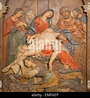 BANSKA STIAVNICA, Slowakei - 5. Februar 2015: Die Details der geschnitzte Statue der Pieta als Teil des barocken Kalvarienberg Stockfoto