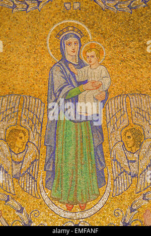 JERUSALEM, ISRAEL - 3. März 2015: Das Mosaik der Madonna in der Dormitio-Abtei Stockfoto