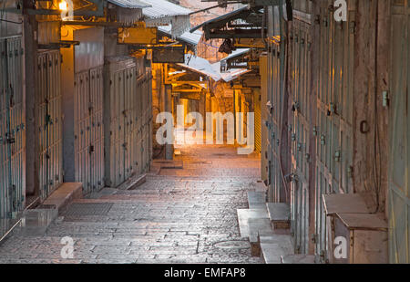 JERUSALEM, ISRAEL - 5. März 2015: Der Morgen Marktstraße in der Altstadt. Stockfoto