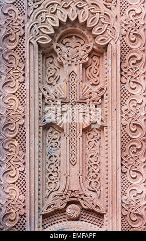 JERUSALEM, ISRAEL - 5. März 2015: Das armenische Kreuz Relief im Vestibül des St. James armenische Kathedrale vom Ende des 19. Jhdt. Stockfoto