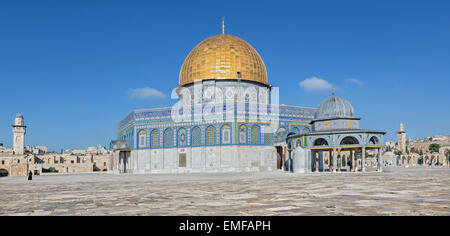 JERUSALEM, ISRAEL - 5. März 2015: Der Dom von Rock auf dem Tempelberg in der Altstadt. Stockfoto