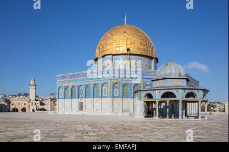 JERUSALEM, ISRAEL - 5. März 2015: Der Dom von Rock auf dem Tempelberg in der Altstadt. Stockfoto