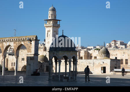 JERUSALEM, ISRAEL - 5. März 2015: Der Blick aus dem Tempelberg Westen im Morgenlicht. Stockfoto