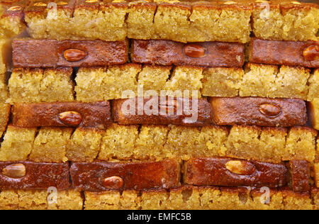 Traditionelle türkische Baklava (süß Süßspeise aus dünnen Teig, Nüssen und Honig) Stockfoto