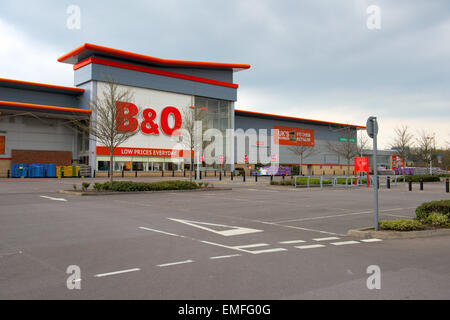 B & Q speichern mit leeren Parkplatz Abtei Holz Einkaufspark, Bristol Stockfoto