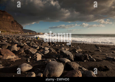 Arche-Wolken über dem schwarzen Strand Playa De La Calera, Valle Gran Rey, La Gomera, Kanarische Inseln, Spanien, Europa Stockfoto