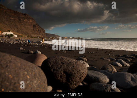 Arche-Wolken über dem schwarzen Strand Playa De La Calera, Valle Gran Rey, La Gomera, Kanarische Inseln, Spanien, Europa Stockfoto