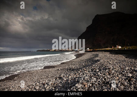 Arche-Wolken über dem schwarzen Strand Playa De La Calera, Valle Gran Rey, La Gomera, Kanarische Inseln, Spanien, Europa Stockfoto