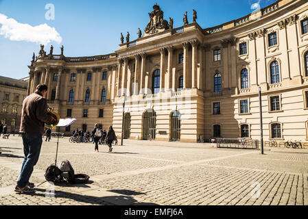 die Fassade des historischen Humboldt-Universität am 4. April 2015 in Berlin, Deutschland Stockfoto