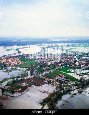 Luftaufnahme von überfluteten Feldern und Ebermunster Dorf Elsass Frankreich Stockfoto