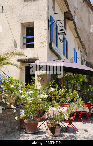 Terrasse vom Restaurant in Frankreich Stockfoto