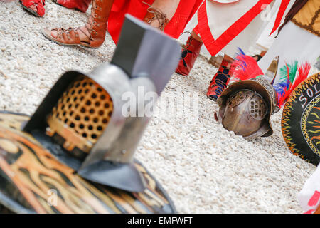 Rom, Italien. 19. April 2015. Commissio Feriarum, Eröffnung der Feierlichkeiten der Stiftung von Rom im Circus Maximus mit dem Ritual der Feuer-. © Davide Fracassi/Pacific Press/Alamy Live-Nachrichten Stockfoto