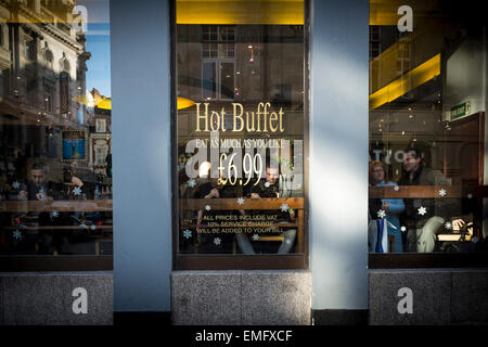 Heißes Buffet Restaurant Fenster, London, UK Stockfoto