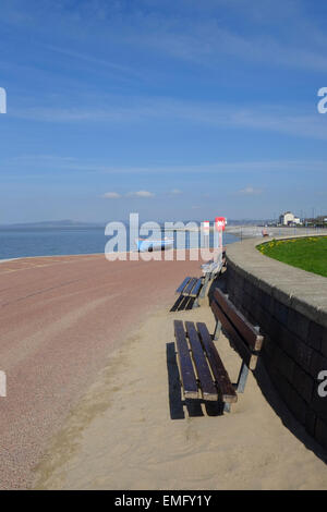 Morecambe, Lancashire: Morecambe ist ein beliebter Ferienort imit Blick über die Bucht auf den Lake District Fjälls Stockfoto