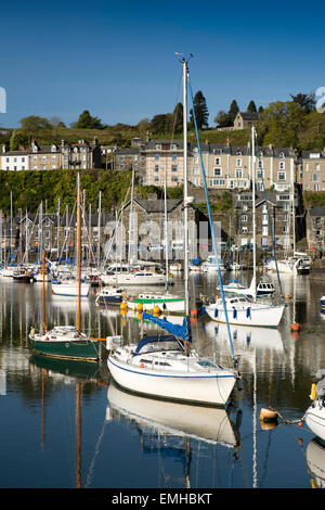 Großbritannien, Wales, Gwynedd, Porthmadog, Freizeitboote im alten Schiefer Hafen Stockfoto