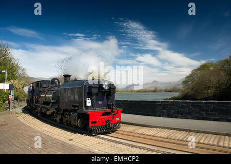 Großbritannien, Wales, Gwynedd, Porthmadog, Welsh Mountain Railway Bahnhof nahenden Stockfoto