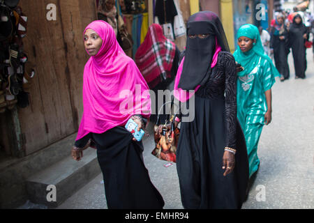 Frauen in traditioneller Kleidung in Sansibar Stockfoto