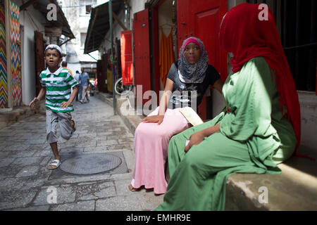 Frauen in traditioneller Kleidung in Sansibar Stockfoto