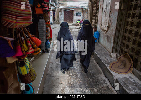 Frauen in traditioneller Kleidung in Sansibar Stockfoto
