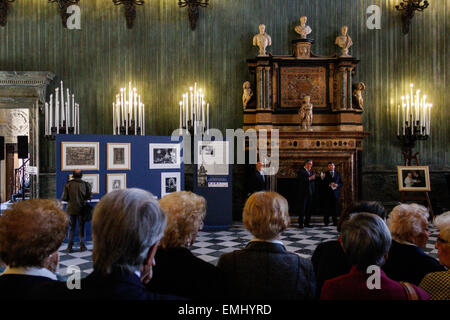 Turin, Italien. 21. April 2015. Prinzessin Maria von Savoyen bei einem Besuch in der Turins Königspalast anlässlich der Heiligen Grabtuch Ausstellung Gabriella. © Elena Aquila/Pacific Press/Alamy Live-Nachrichten Stockfoto