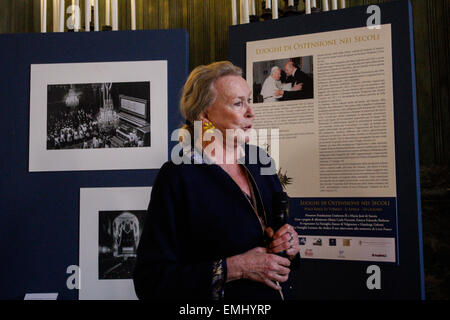 Turin, Italien. 21. April 2015. Prinzessin Maria von Savoyen bei einem Besuch in der Turins Königspalast anlässlich der Heiligen Grabtuch Ausstellung Gabriella. © Elena Aquila/Pacific Press/Alamy Live-Nachrichten Stockfoto