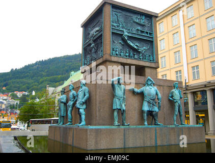 Seemanns Denkmal befindet sich am Torgallmenningen, Bergen, Norwegen.  Made by Rat Vaa 1950 Stockfoto