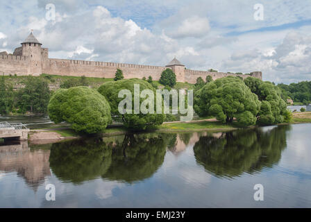 Ivangorod Festung in der Russischen Föderation, die Grenzstadt mit Estland am Ufer des Flusses Narva Stockfoto