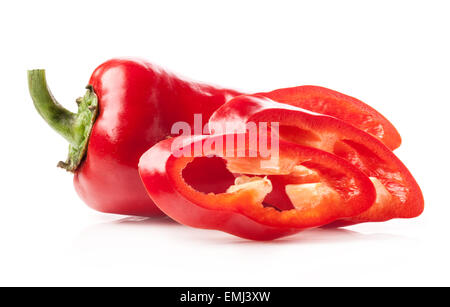 Rote Paprika Scheiben auf weißem Hintergrund Stockfoto