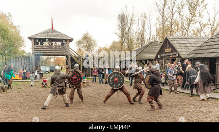 Wikinger Kampf in Jomsborg Wikinger Dorf, Warschau, Polen Stockfoto